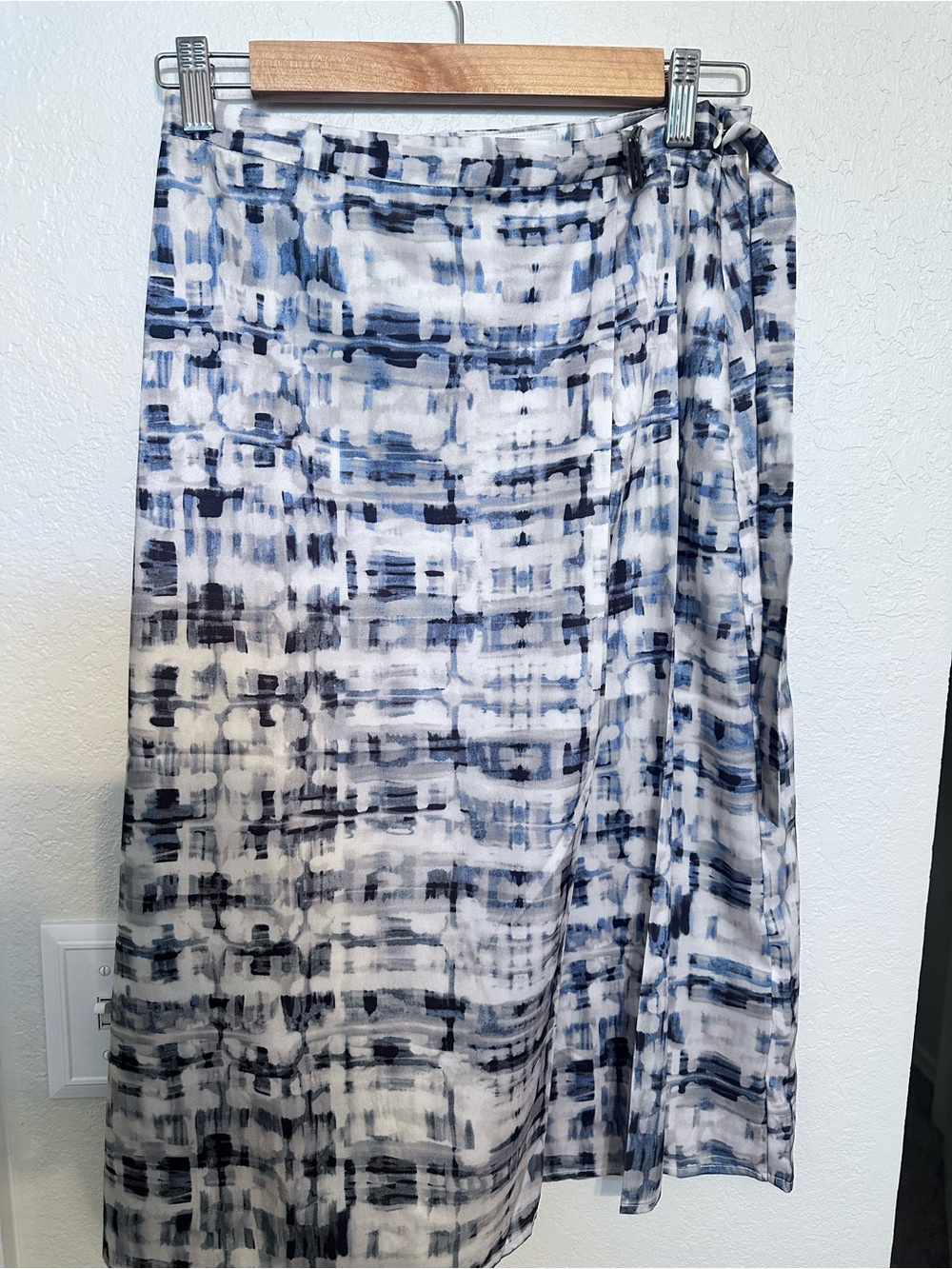 Banana rWomen's Blue Abstract Print Wrap Skirt